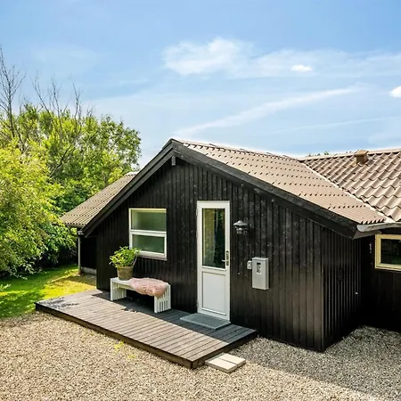 Impi - 1-5km From The Sea By Interhome *